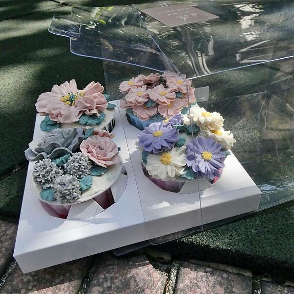 台北韓國裱花蛋糕推薦/amber_pastry_garden/韓國錶花杯子蛋糕/芝麻焦糖脆脆香草&巧克力玫瑰莓果/減糖優雅美