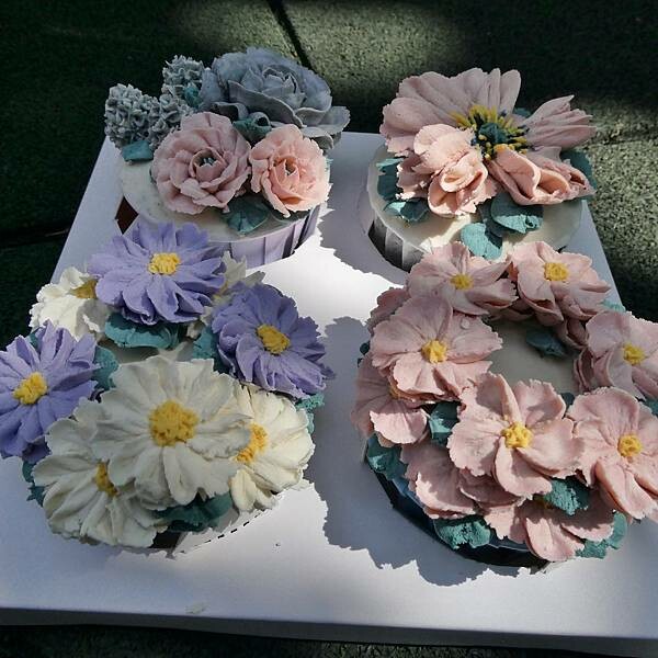 台北韓國裱花蛋糕推薦/amber_pastry_garden/韓國錶花杯子蛋糕/芝麻焦糖脆脆香草&巧克力玫瑰莓果/減糖優雅美