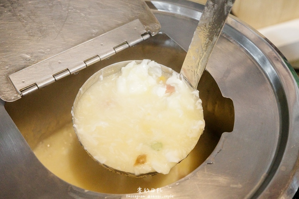 台中燒肉推薦!海線燒肉必訪釿炘燒肉,豐富自助吧與壽星贈蝦優惠。