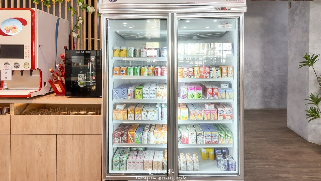 台中燒肉推薦!海線燒肉必訪釿炘燒肉,豐富自助吧與壽星贈蝦優惠。