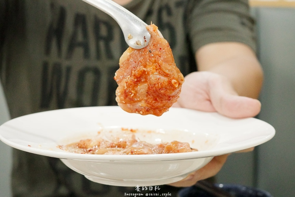 台中燒肉推薦!海線燒肉必訪釿炘燒肉,豐富自助吧與壽星贈蝦優惠。