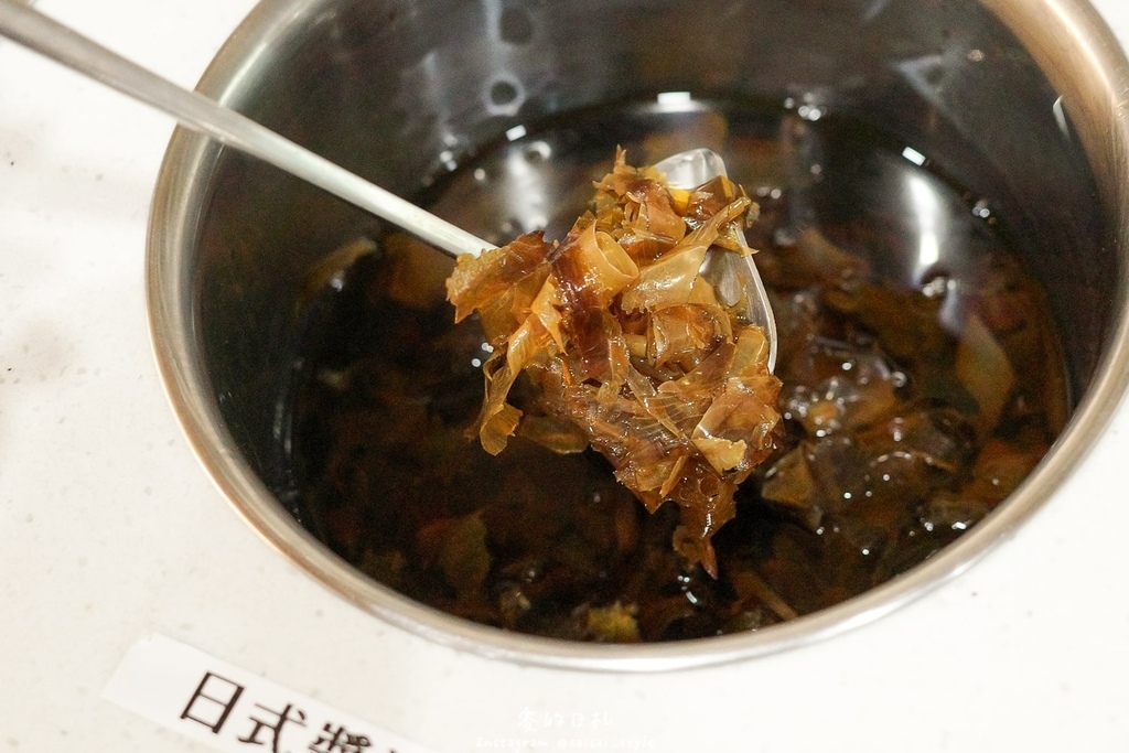 台中燒肉推薦!海線燒肉必訪釿炘燒肉,豐富自助吧與壽星贈蝦優惠。