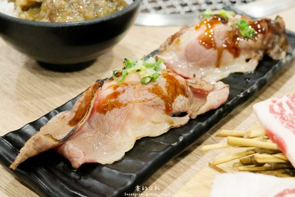 台中燒肉推薦!海線燒肉必訪釿炘燒肉,豐富自助吧與壽星贈蝦優惠。