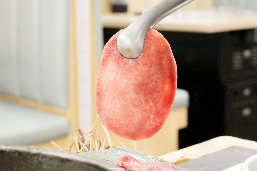 台中燒肉推薦!海線燒肉必訪釿炘燒肉,豐富自助吧與壽星贈蝦優惠。