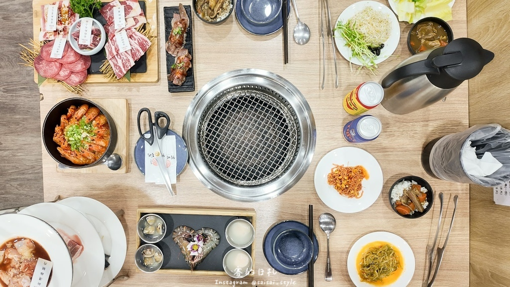 台中燒肉推薦!海線燒肉必訪釿炘燒肉,豐富自助吧與壽星贈蝦優惠。