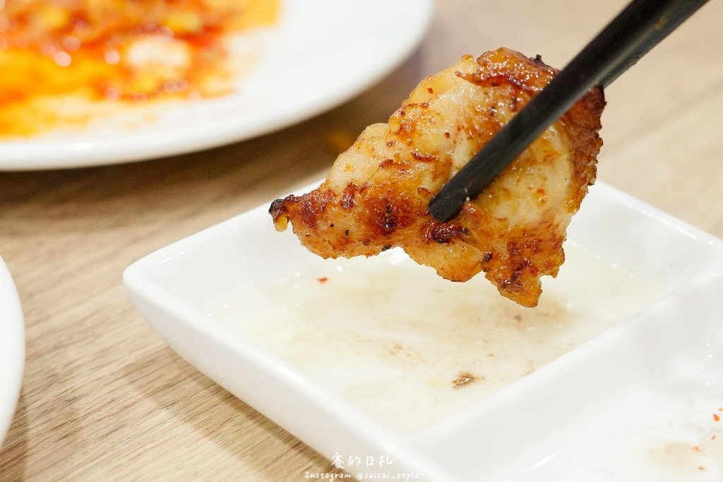 台中燒肉推薦!海線燒肉必訪釿炘燒肉,豐富自助吧與壽星贈蝦優惠。