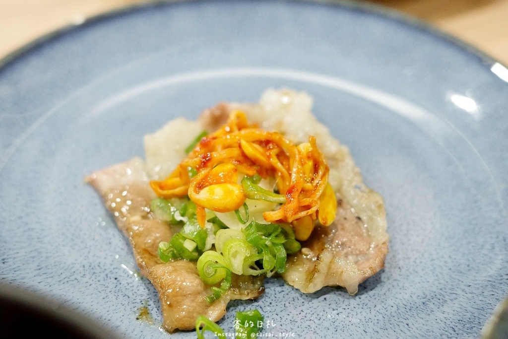 台中燒肉推薦!海線燒肉必訪釿炘燒肉,豐富自助吧與壽星贈蝦優惠。