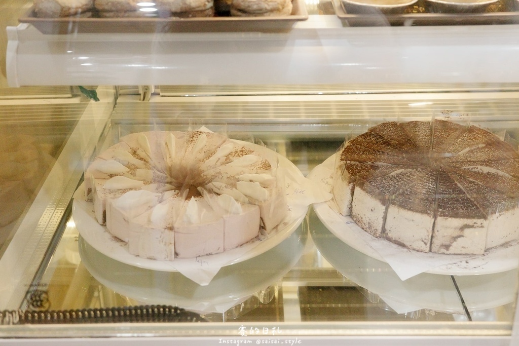 台中燒肉推薦!海線燒肉必訪釿炘燒肉,豐富自助吧與壽星贈蝦優惠。