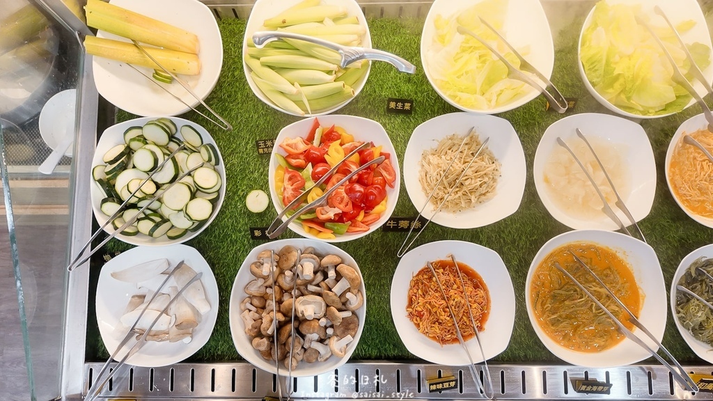 台中燒肉推薦!海線燒肉必訪釿炘燒肉,豐富自助吧與壽星贈蝦優惠。