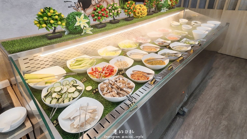 台中燒肉推薦!海線燒肉必訪釿炘燒肉,豐富自助吧與壽星贈蝦優惠。