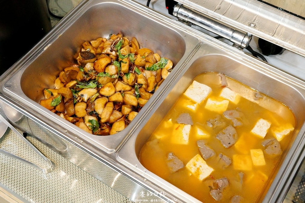 台中燒肉推薦!海線燒肉必訪釿炘燒肉,豐富自助吧與壽星贈蝦優惠。