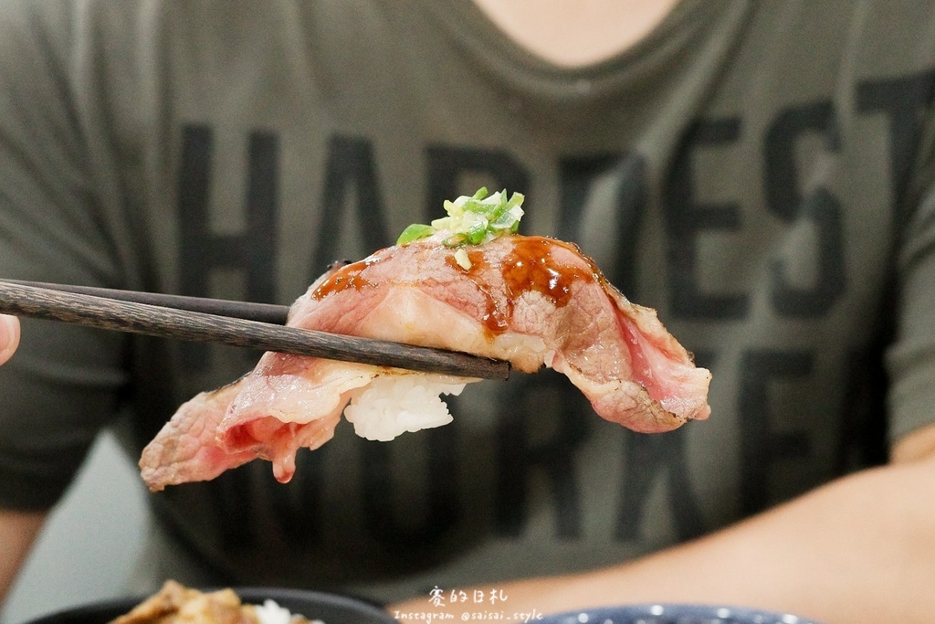 台中燒肉推薦!海線燒肉必訪釿炘燒肉,豐富自助吧與壽星贈蝦優惠。