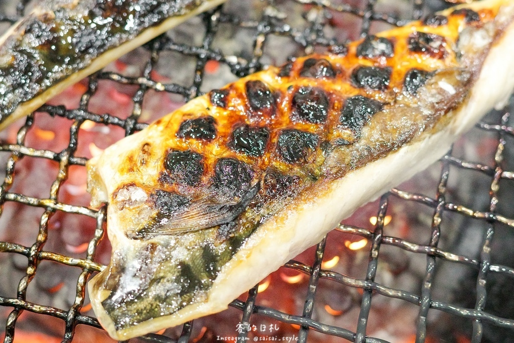 台中燒肉推薦!海線燒肉必訪釿炘燒肉,豐富自助吧與壽星贈蝦優惠。