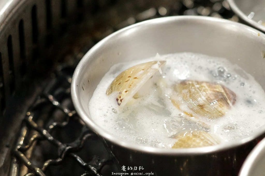 台中燒肉推薦!海線燒肉必訪釿炘燒肉,豐富自助吧與壽星贈蝦優惠。