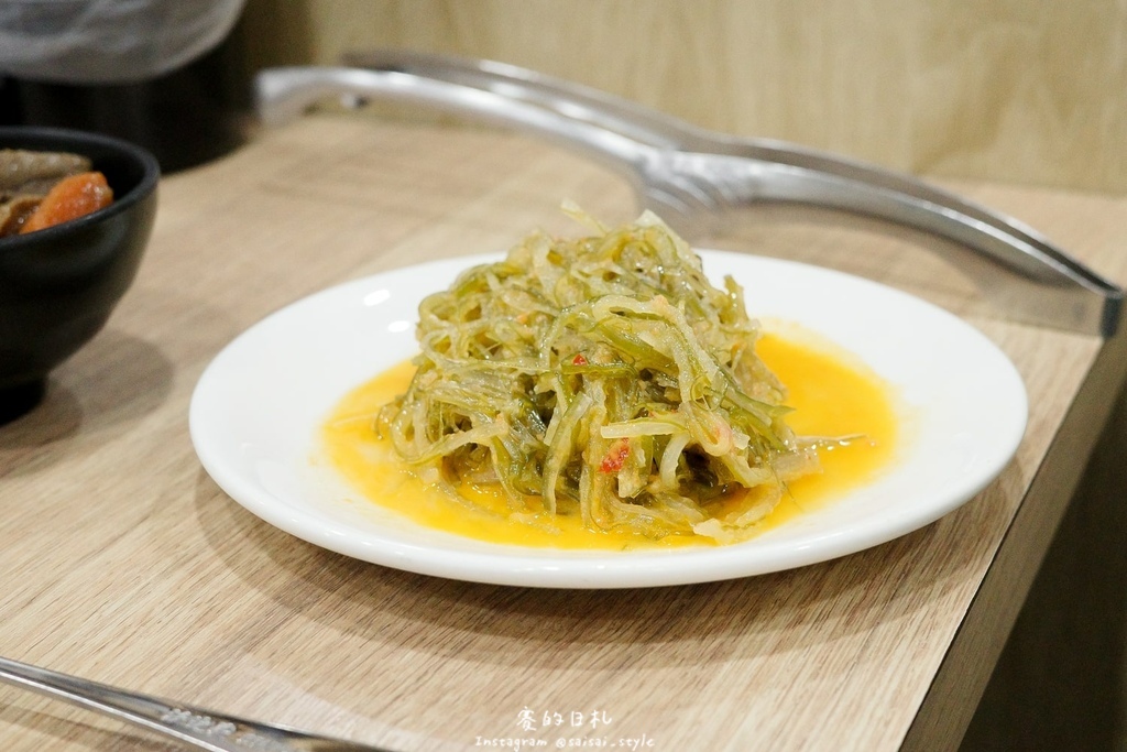 台中燒肉推薦!海線燒肉必訪釿炘燒肉,豐富自助吧與壽星贈蝦優惠。