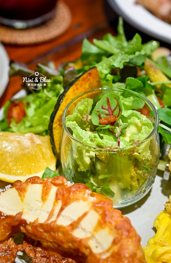 六樓Ａ座餐事｜台中德國扭結麵包推薦，不只是台中早午餐，其實晚上也有營業。寵物友善餐廳 @Nini and Blue  玩樂食記