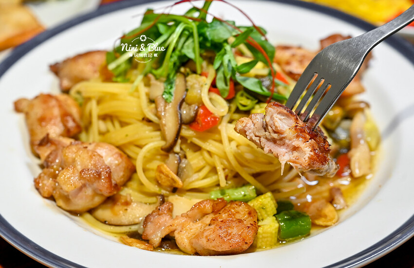 六樓Ａ座餐事｜台中德國扭結麵包推薦，不只是台中早午餐，其實晚上也有營業。寵物友善餐廳 @Nini and Blue  玩樂食記