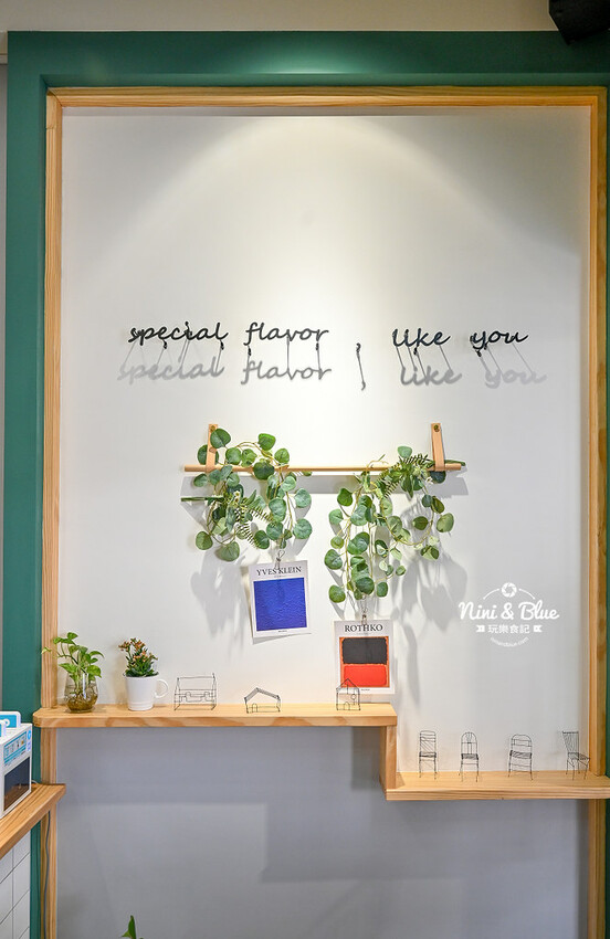 六樓Ａ座餐事｜台中德國扭結麵包推薦，不只是台中早午餐，其實晚上也有營業。寵物友善餐廳 @Nini and Blue  玩樂食記