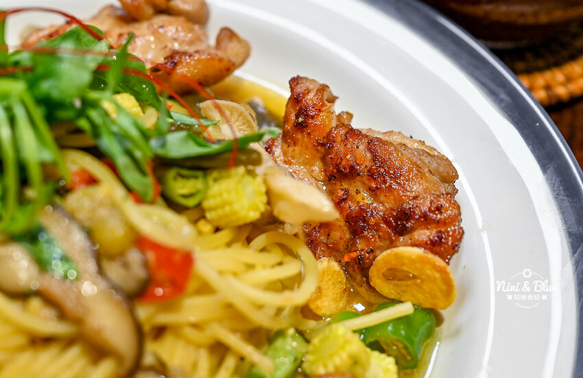 六樓Ａ座餐事｜台中德國扭結麵包推薦，不只是台中早午餐，其實晚上也有營業。寵物友善餐廳 @Nini and Blue  玩樂食記