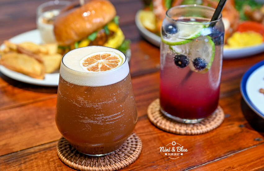 六樓Ａ座餐事｜台中德國扭結麵包推薦，不只是台中早午餐，其實晚上也有營業。寵物友善餐廳 @Nini and Blue  玩樂食記