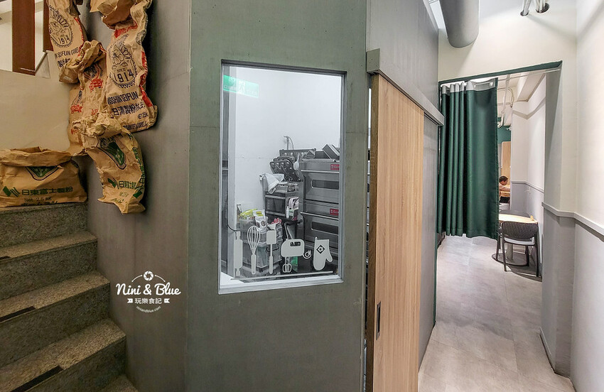 六樓Ａ座餐事｜台中德國扭結麵包推薦，不只是台中早午餐，其實晚上也有營業。寵物友善餐廳 @Nini and Blue  玩樂食記