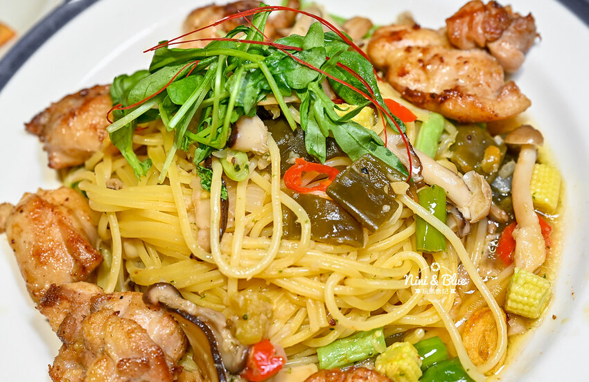 六樓Ａ座餐事｜台中德國扭結麵包推薦，不只是台中早午餐，其實晚上也有營業。寵物友善餐廳 @Nini and Blue  玩樂食記