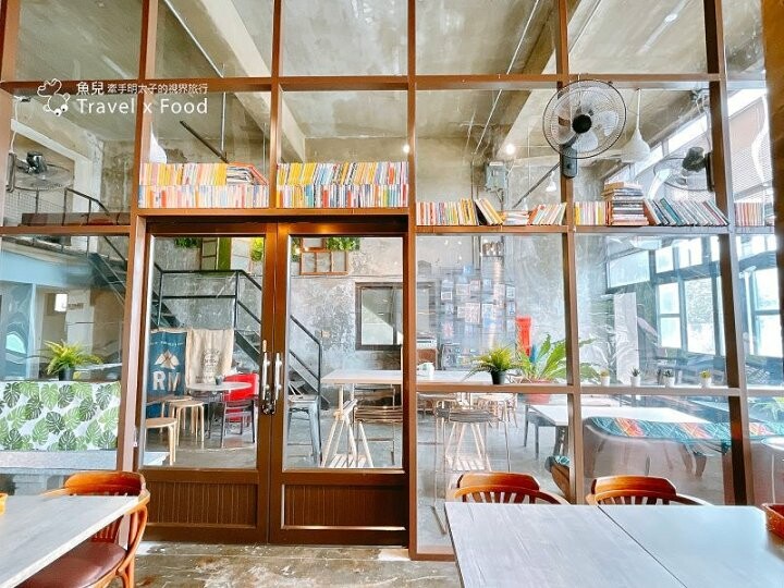 緊鄰濱海觀景步道,結合沙丘、海灘與跨海大橋,霜淇淋刨冰 x 咖啡 x 早午餐:季風沙丘 – 老。樣子三店 @魚兒 x 牽手明太子的「視」界旅行