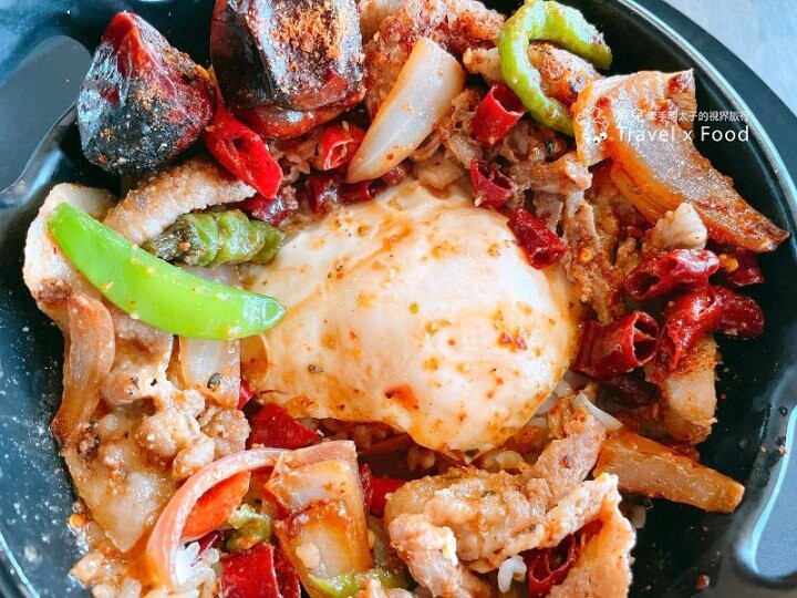 緊鄰濱海觀景步道,結合沙丘、海灘與跨海大橋,霜淇淋刨冰 x 咖啡 x 早午餐:季風沙丘 – 老。樣子三店 @魚兒 x 牽手明太子的「視」界旅行