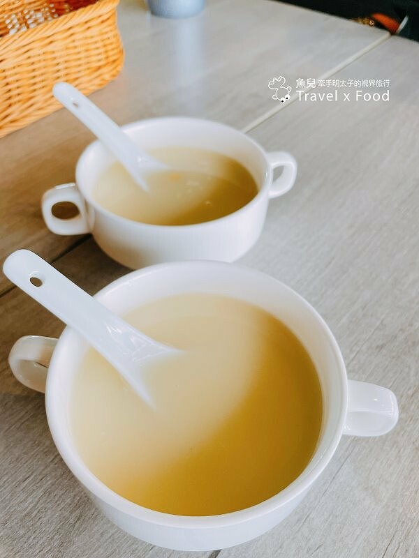 緊鄰濱海觀景步道,結合沙丘、海灘與跨海大橋,霜淇淋刨冰 x 咖啡 x 早午餐:季風沙丘 – 老。樣子三店 @魚兒 x 牽手明太子的「視」界旅行