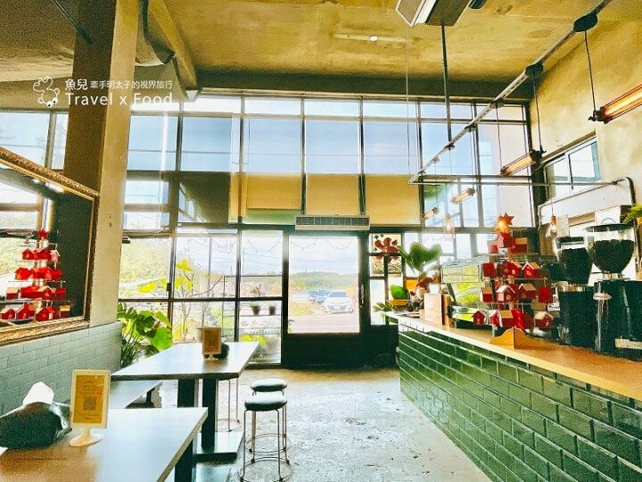 緊鄰濱海觀景步道,結合沙丘、海灘與跨海大橋,霜淇淋刨冰 x 咖啡 x 早午餐:季風沙丘 – 老。樣子三店 @魚兒 x 牽手明太子的「視」界旅行