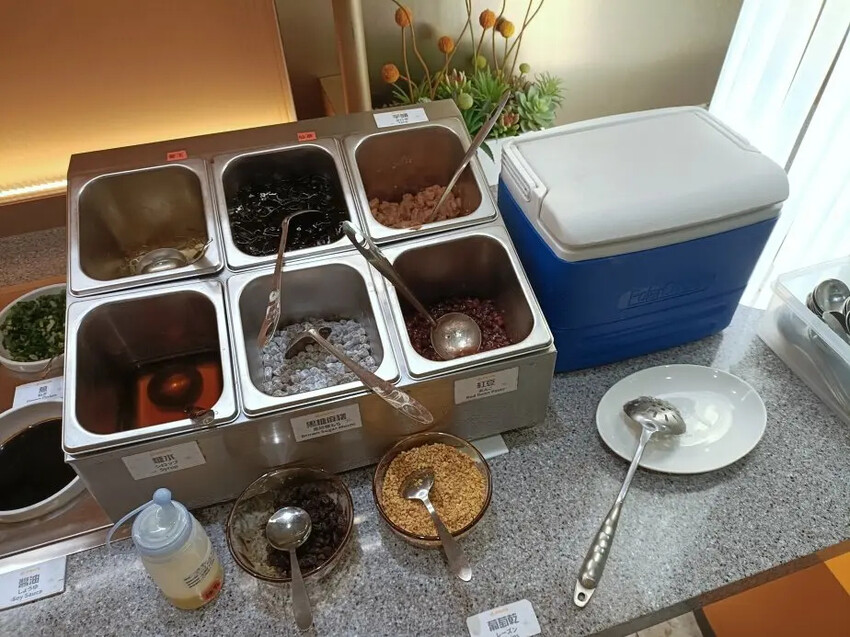 中山商圈呷哺呷哺火鍋！手搖飲 豐富自助配料與個人鍋新選擇。