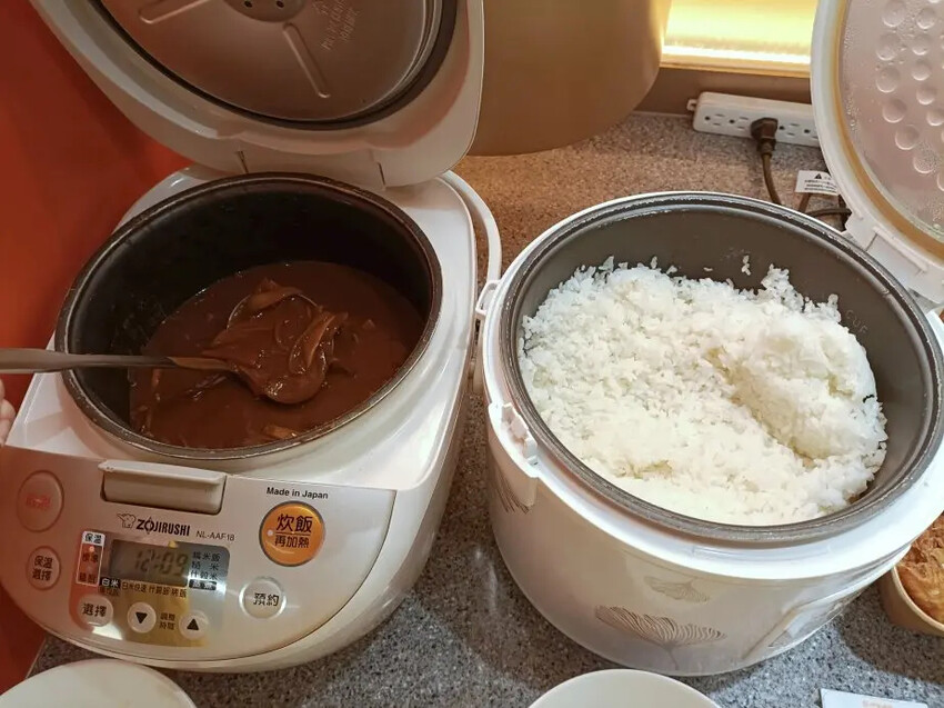 中山商圈呷哺呷哺火鍋！手搖飲 豐富自助配料與個人鍋新選擇。