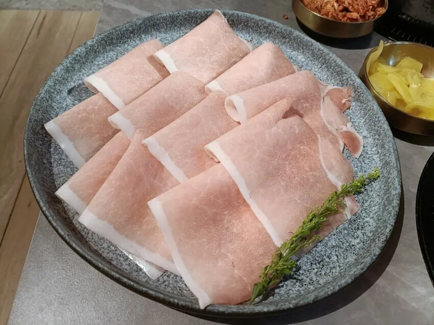 中山商圈呷哺呷哺火鍋！手搖飲 豐富自助配料與個人鍋新選擇。