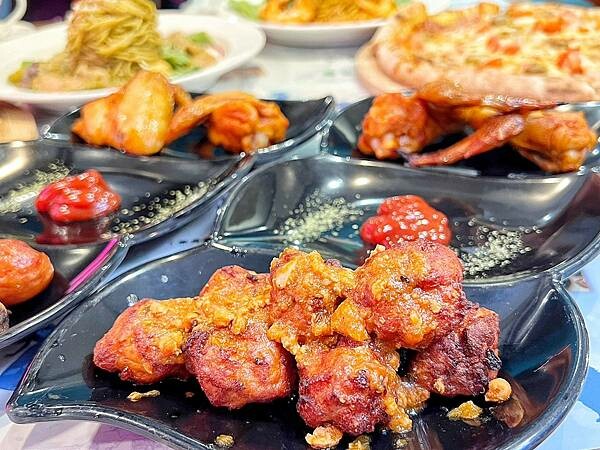 LINE_ALBUM_拍拍手 二傻夫婦_230422_1.jpg