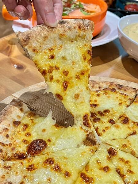 (蘆洲PIZZA)拍拍手披薩咖啡~破千則好評巷弄美食~爐烤披