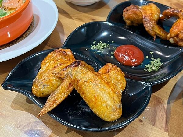 (蘆洲PIZZA)拍拍手披薩咖啡~破千則好評巷弄美食~爐烤披