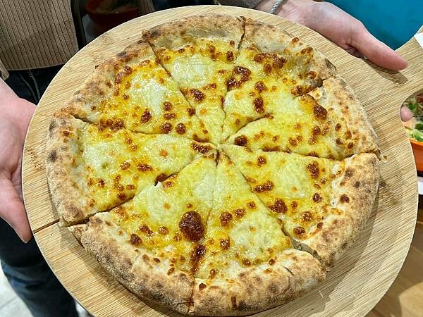 (蘆洲PIZZA)拍拍手披薩咖啡~破千則好評巷弄美食~爐烤披