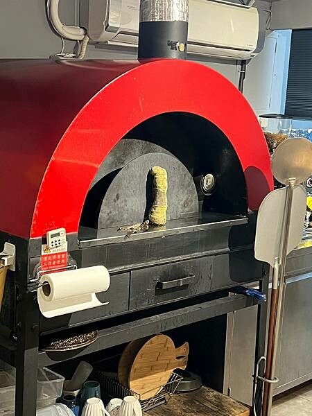 (蘆洲PIZZA)拍拍手披薩咖啡~破千則好評巷弄美食~爐烤披