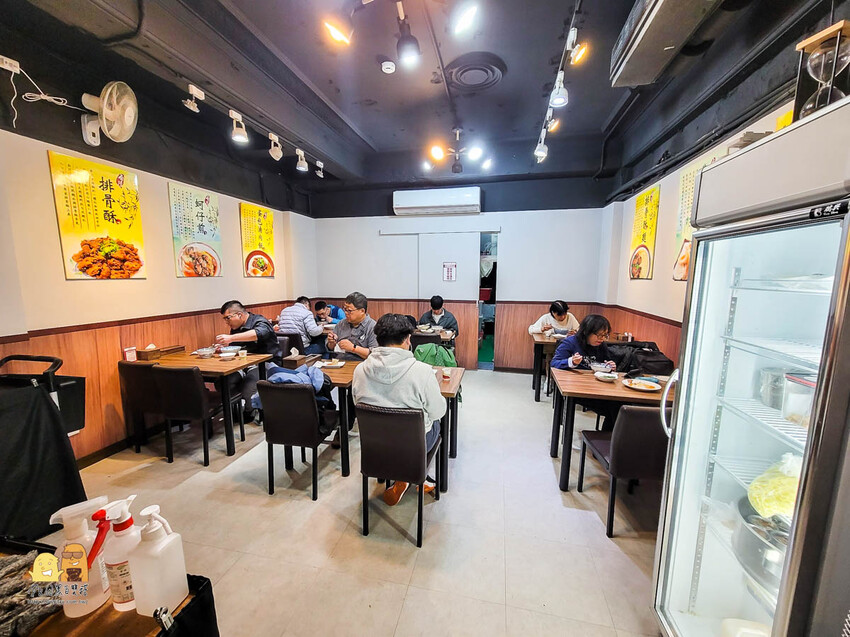 一點都不猛的猛男蚵仔煎，有基隆吉古拉、大燒賣、脆煎蚵仔煎