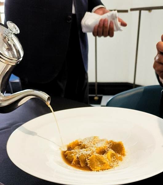 台中市西區(台中/西區)說故事的人-藏身在臺中市役所二樓，四月精緻午餐餐點開箱