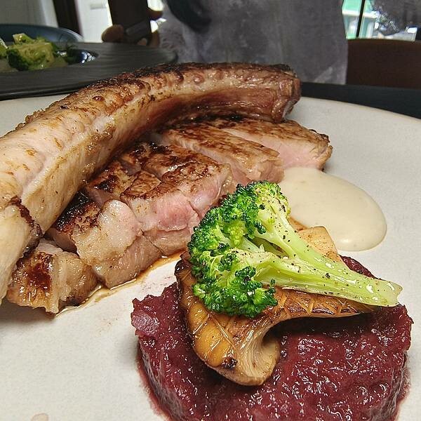 台中市西區(台中/西區)說故事的人-藏身在臺中市役所二樓，四月精緻午餐餐點開箱