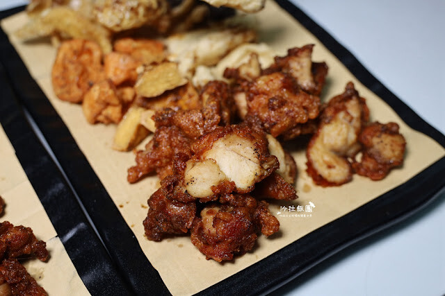 士林夜市美食推薦『暖男炸雞』焦糖炸雞、炸雞皮好好吃