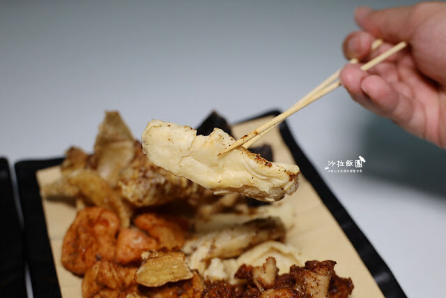 士林夜市美食推薦『暖男炸雞』焦糖炸雞、炸雞皮好好吃