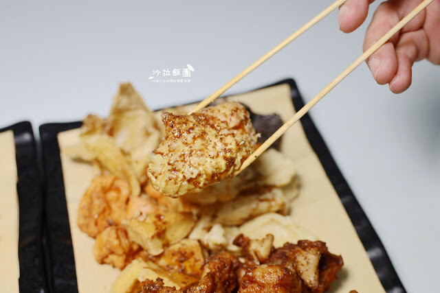 士林夜市美食推薦『暖男炸雞』焦糖炸雞、炸雞皮好好吃