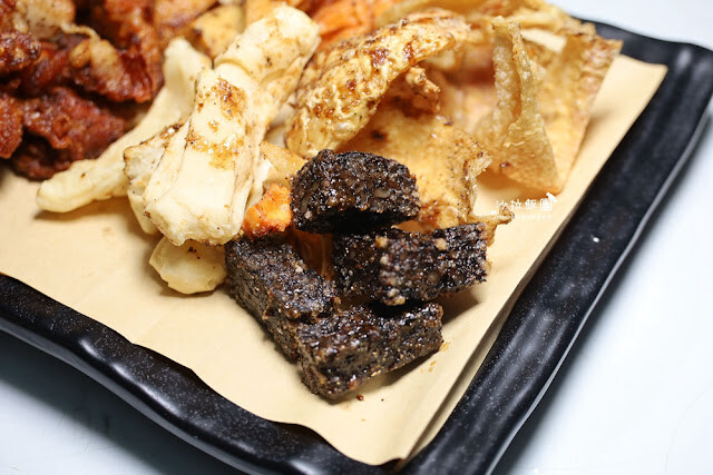 士林夜市美食推薦『暖男炸雞』焦糖炸雞、炸雞皮好好吃