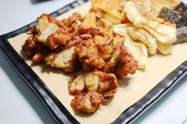 士林夜市美食推薦『暖男炸雞』焦糖炸雞、炸雞皮好好吃