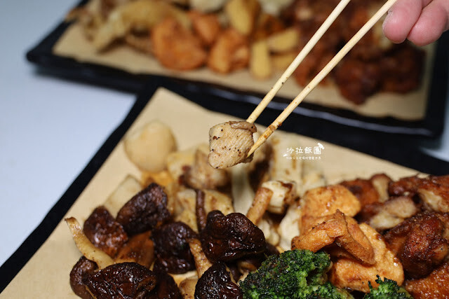 士林夜市美食推薦『暖男炸雞』焦糖炸雞、炸雞皮好好吃