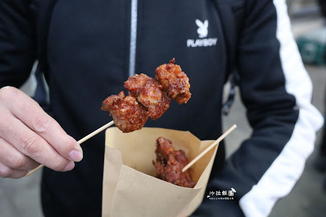 士林夜市美食推薦『暖男炸雞』焦糖炸雞、炸雞皮好好吃