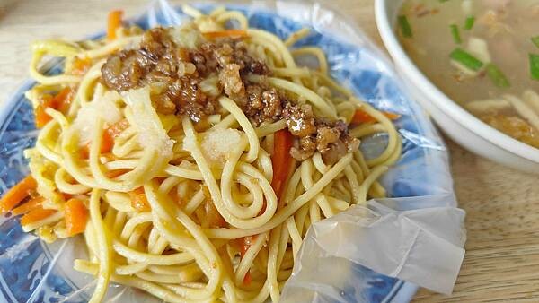 【台北美食】阿貴大腸麵線|評價高達4.4顆星的爆高評價的美味炒麵