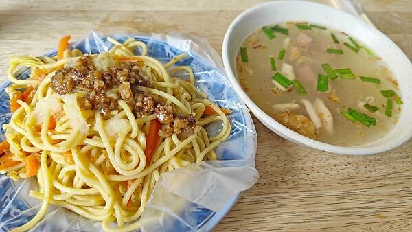 【台北美食】阿貴大腸麵線|評價高達4.4顆星的爆高評價的美味炒麵